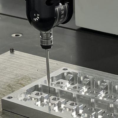 Machining de prototypes de moulage par injection à l'outillage rapide au titane CNC