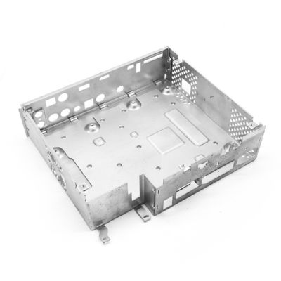 Fabrication sur mesure de tôles de zinc avec usinage de précision